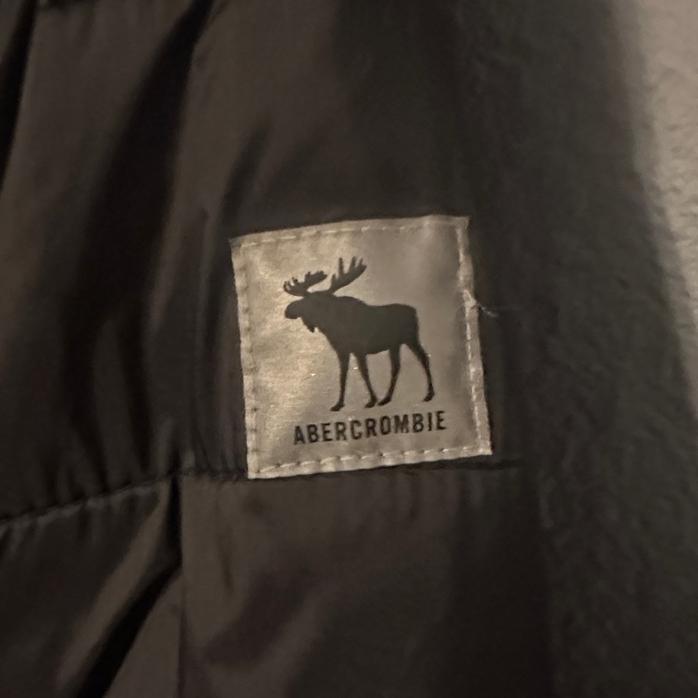 Abercrombie & Fitch Dark Puffer Jacket for kids/teens. Adults Medium.